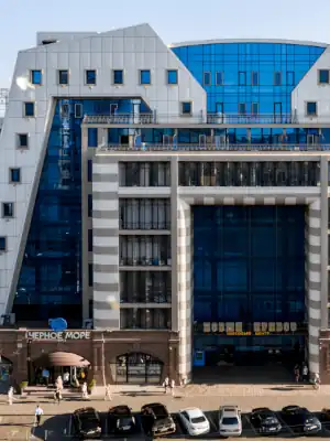 Black Sea Central, Одеса — вид на готель із висоти на заході сонця
