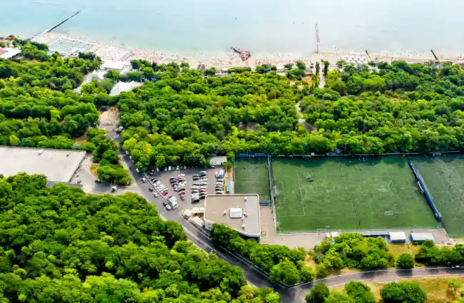 Black Sea Otrada — відкритий басейн із шезлонгами