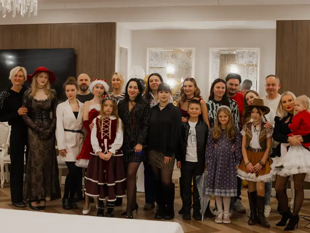 Групове фото після виступів у Black Sea Restaurant, звітний сімейний концерт