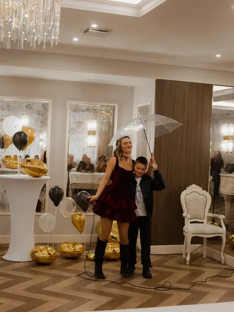 Сценічний номер з парасолькою на дитячому концерті у ресторані Black Sea, Одеса