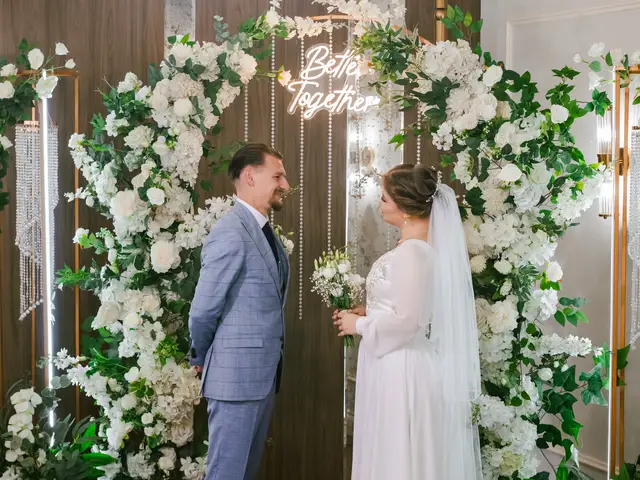 Арка с цветами для росписи в зале Black Sea