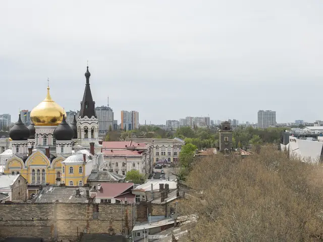 Вид з готелю на куполи собору та центр Одеси