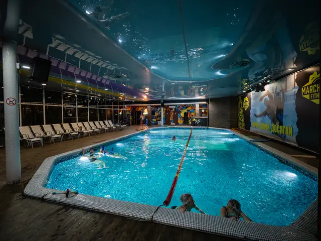 Критий басейн у готельному комплексі Black Sea Central в Одесі