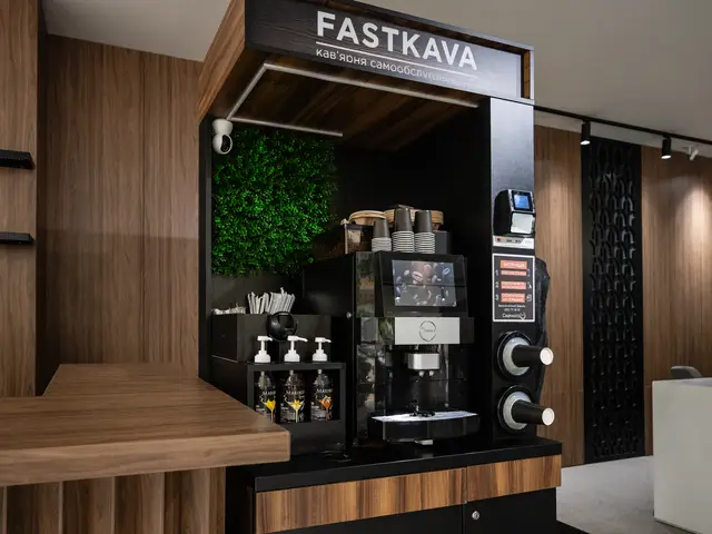Кавова стійка самообслуговування в лобі готелю Black Sea Central